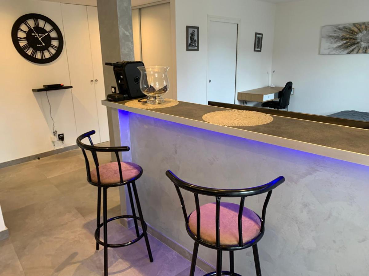 Grand Studio Tres Agreable Avec Bar, Cuisine Et Terrasse Cagnes-sur-Mer Exterior foto