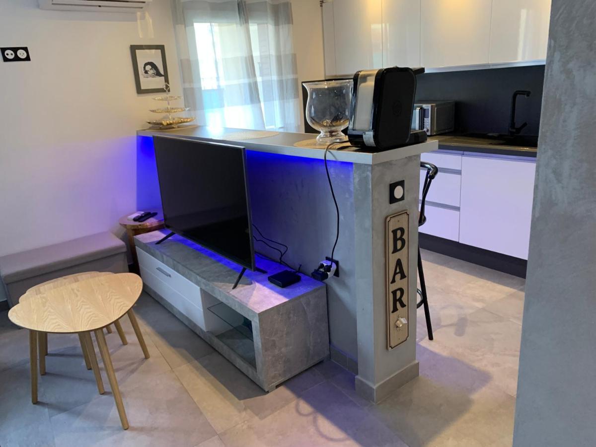 Grand Studio Tres Agreable Avec Bar, Cuisine Et Terrasse Cagnes-sur-Mer Exterior foto