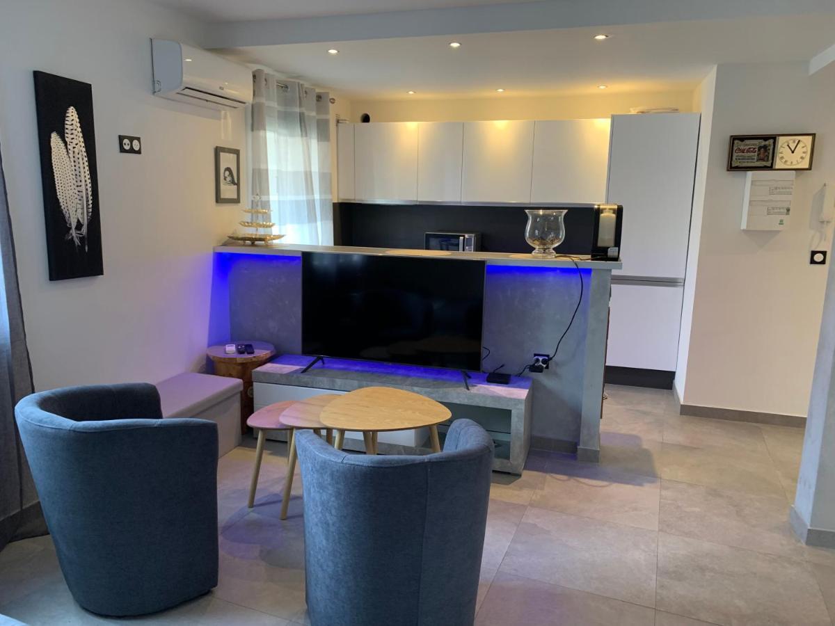 Grand Studio Tres Agreable Avec Bar, Cuisine Et Terrasse Cagnes-sur-Mer Exterior foto