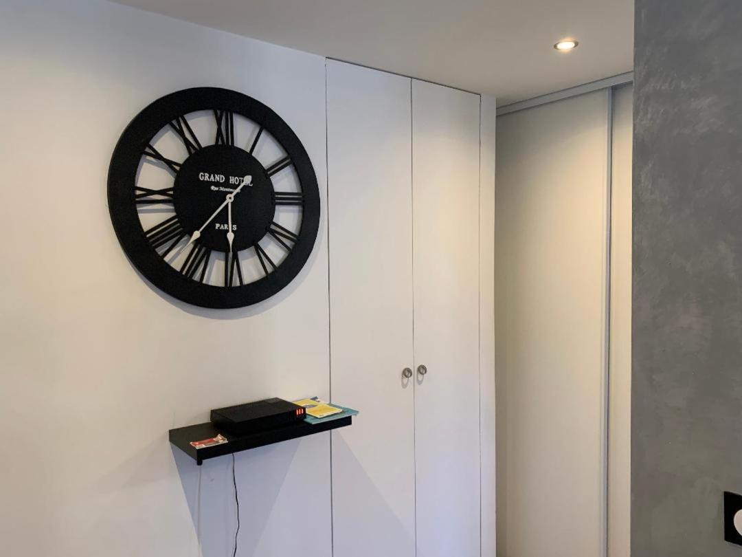 Grand Studio Tres Agreable Avec Bar, Cuisine Et Terrasse Cagnes-sur-Mer Exterior foto